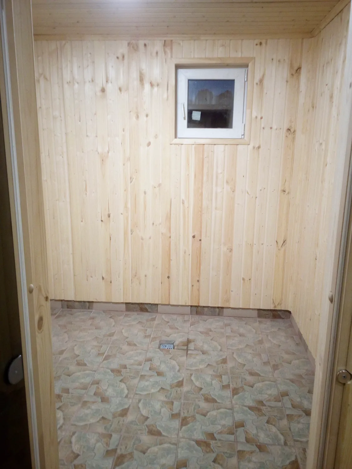 баня из профилированного бруса камерной сушки 130х180. Размеры 5,5 х 7,7 с мансардой. (круглогодичное использование).
