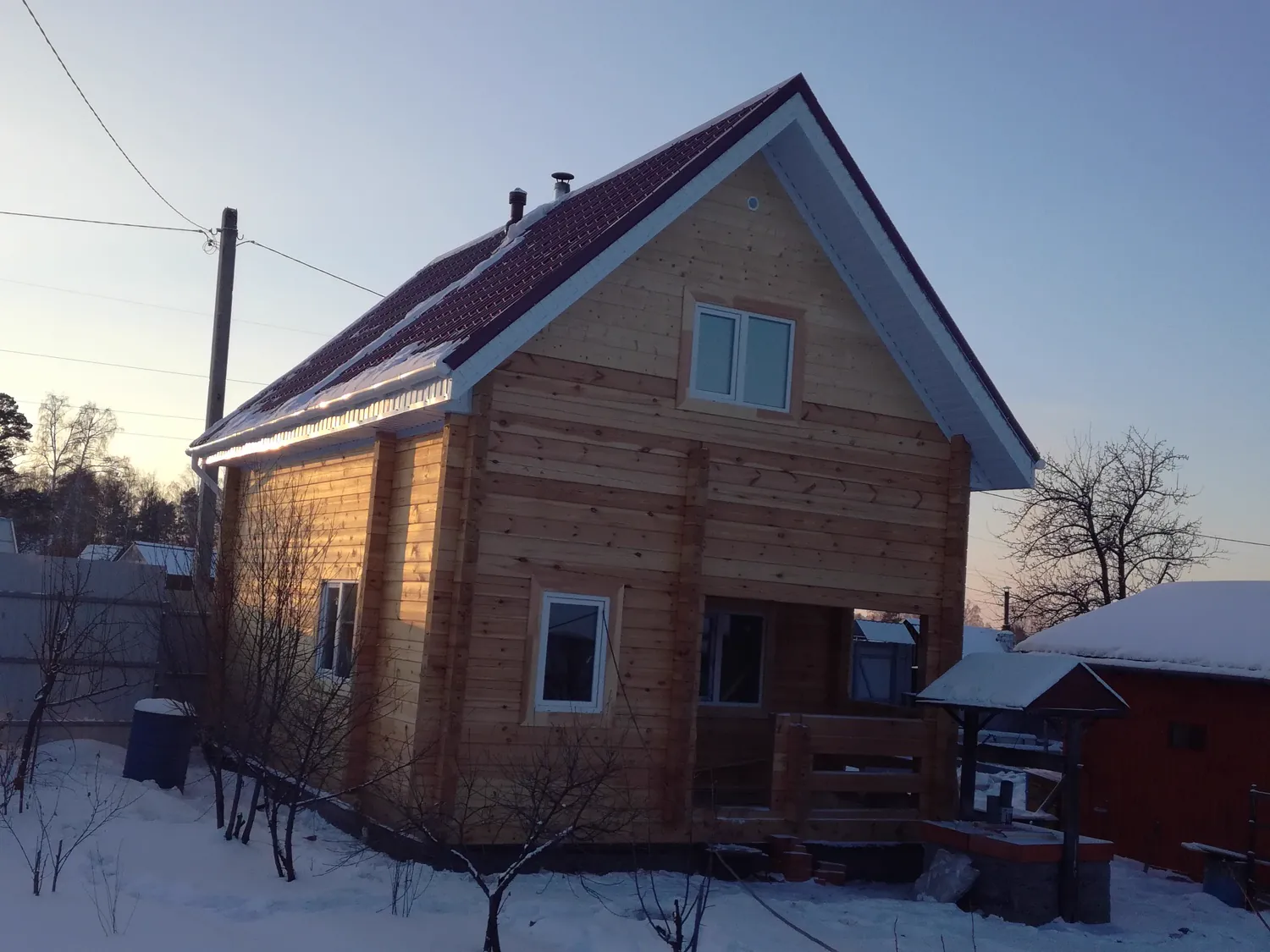 баня из профилированного бруса камерной сушки 130х180. Размеры 5,5 х 7,7 с мансардой. (круглогодичное использование).
