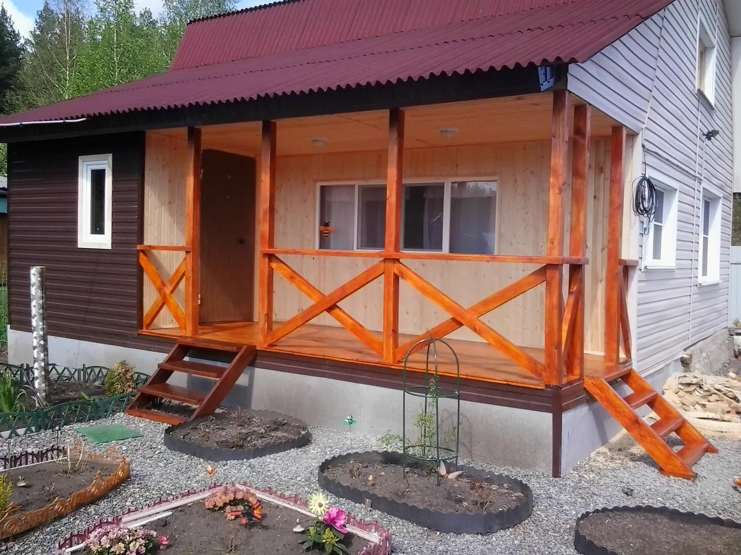 Пристрой веранды с тамбуром к дому.